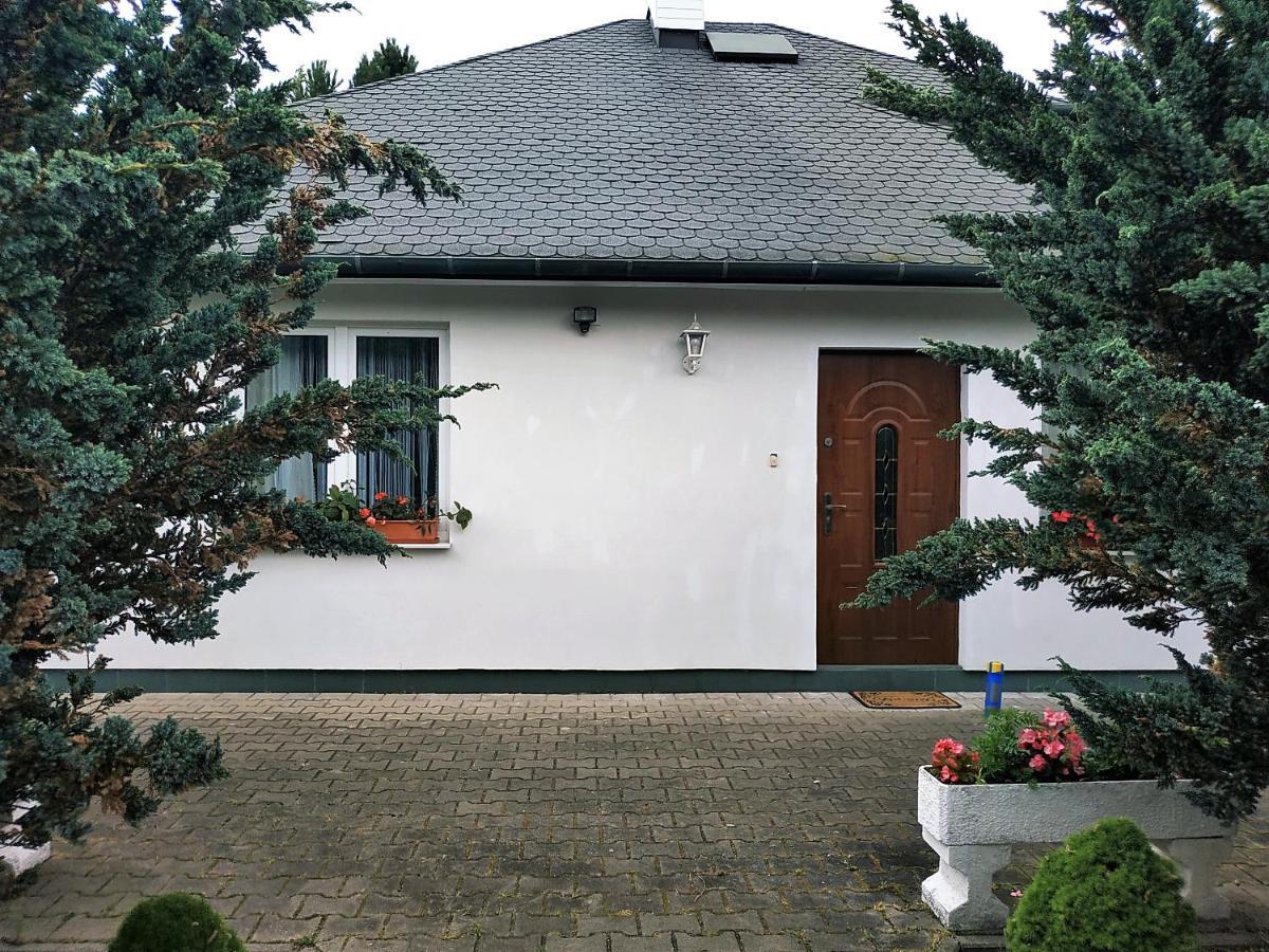 Dom Na Wynajem Na Doby Kolo Zamoscia Villa Exterior foto